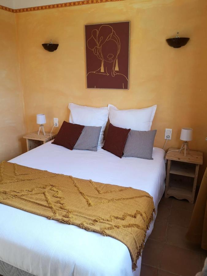 Chez Tata Bed & Breakfast Regusse Bagian luar foto