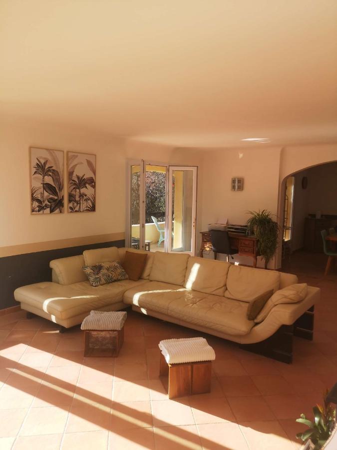 Chez Tata Bed & Breakfast Regusse Bagian luar foto