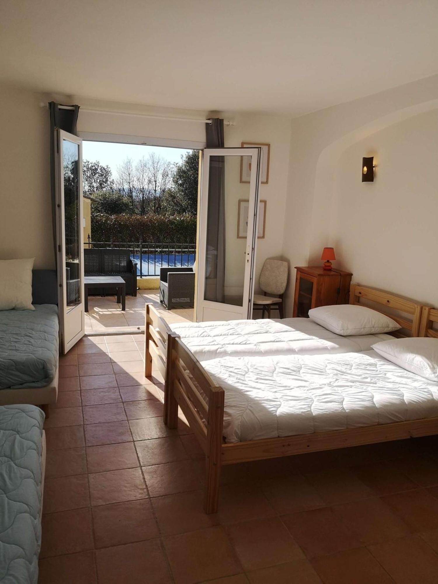 Chez Tata Bed & Breakfast Regusse Bagian luar foto